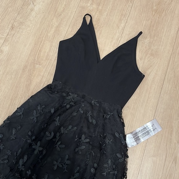 DRESS THE POPULATION Darleen V-Neck Embroidered Mesh Cocktail Dress, XS.  0187 - Picture 7 of 11